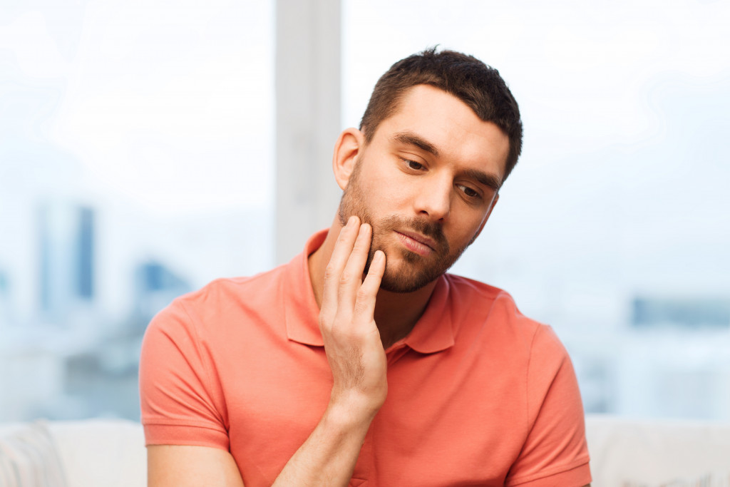 A man experiencing dental health pain